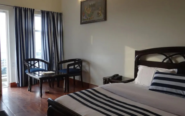 OYO 25061 Gautam Residency Chamba