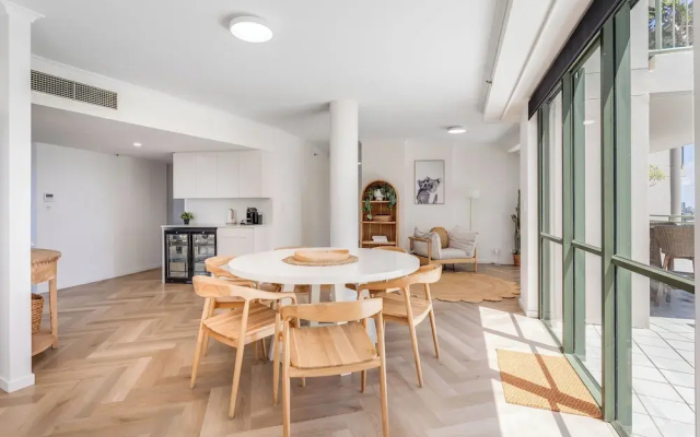 The Meriton on Main Beach