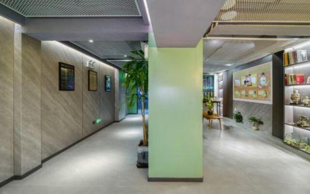 Jianwei Space Art Hotel (Shanghai Lujiabang Road Subway Station Branch)