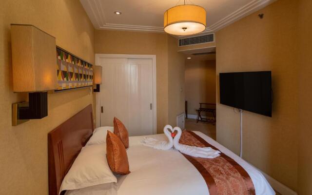 Broadway Mansions Hotel - On the Bund