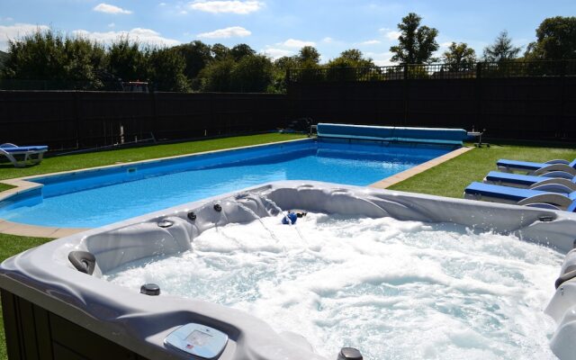 The Pool House at Upper Farm Henton
