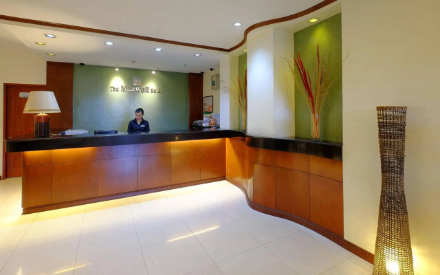OYO 187 The Maxwell Hotel