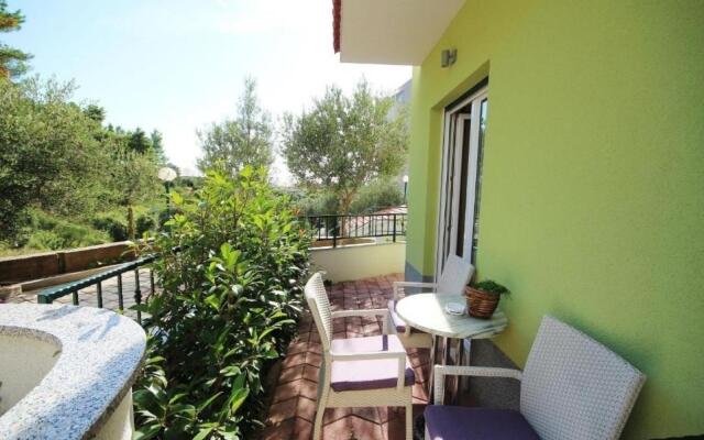 JoviZe - free parking - A6(2+2)