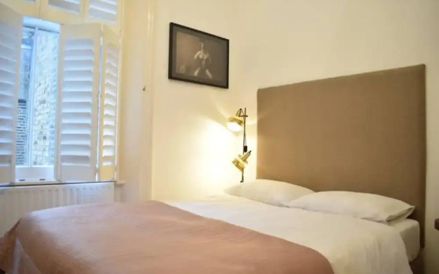 West Kensington Stunning 2 Bedroom Flat With Balcony
