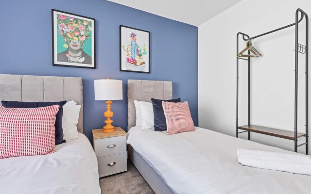Right On : Bright On Apartment 1C | By My Getaways