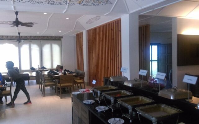 Khuru Resort