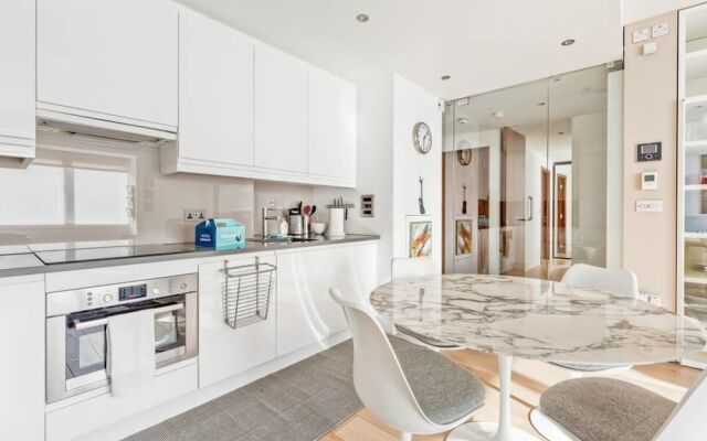 Elegant 2 Bed, 2 Bath Apt Sleeps 6 in Marylebone