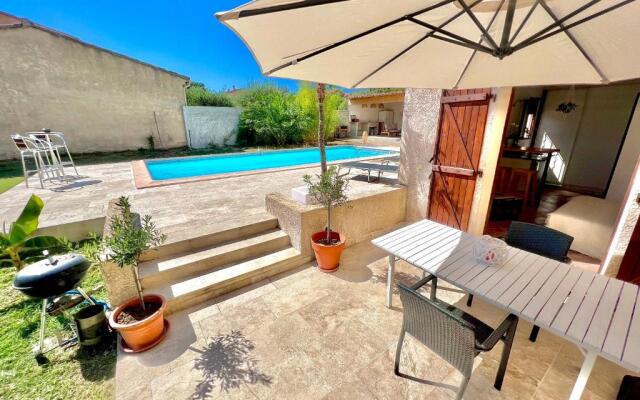 Studio avec jacuzzi et piscine