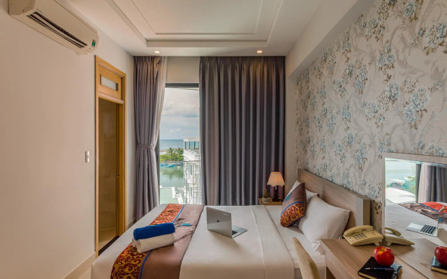 Nipola Hotel