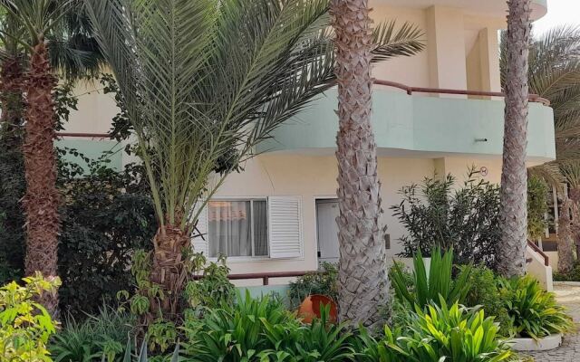 Impeccable 2-bed Apartment Located in Santa Maria