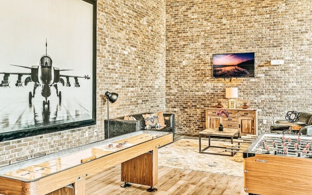 Downtown Midtown Apartments by NUOVO