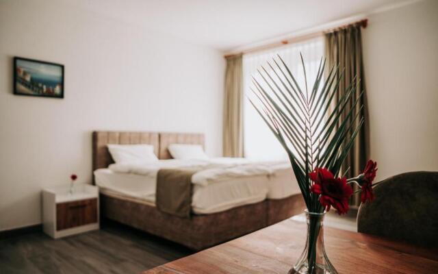 E&B Aparthotel