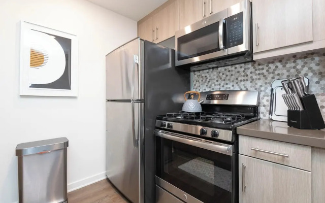 Hollywood Apartment Near Walk of Fame