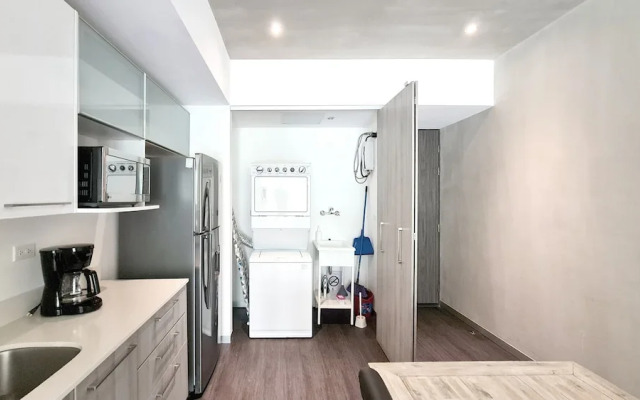 BEE Suites Santa Ana