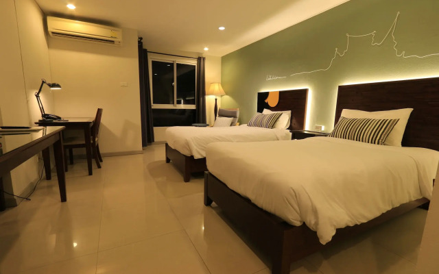 The Royal Bee Apart Hotel