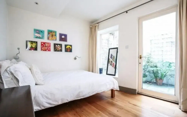 Eson2 - The Notting Hill Dawson Nest