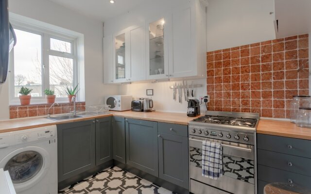 Vibrant 2 Bedroom Apartment in Notting Hill