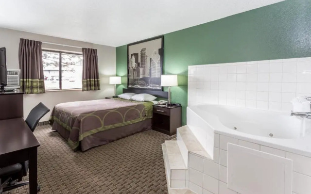 Super 8 Mundelein/Libertyville Area