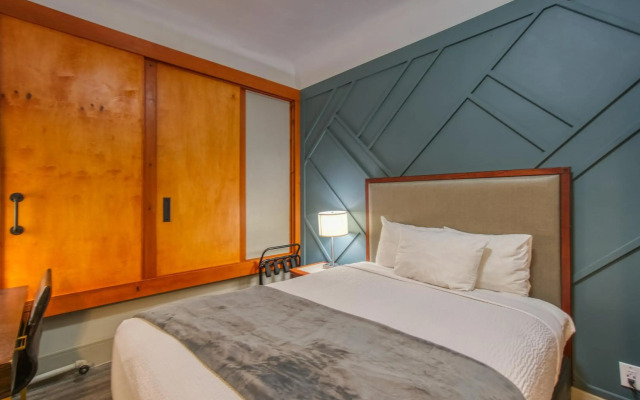 Ram's Hotel