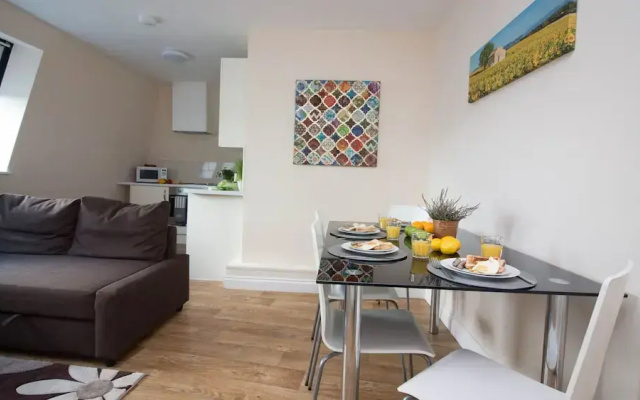 Stayzo Serviced Accommodation 16 Premier Lodge