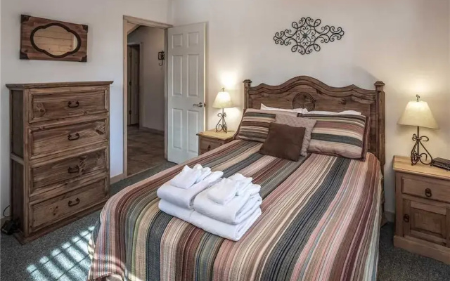 Wine N Pines - Two Bedroom Cabin with Hot Tub