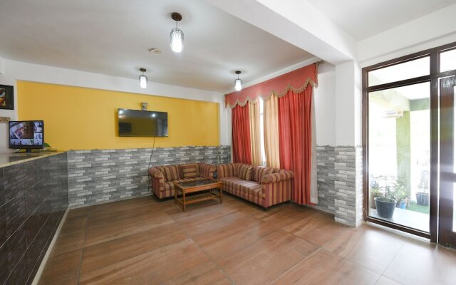 Fabhotel Chandra Palace