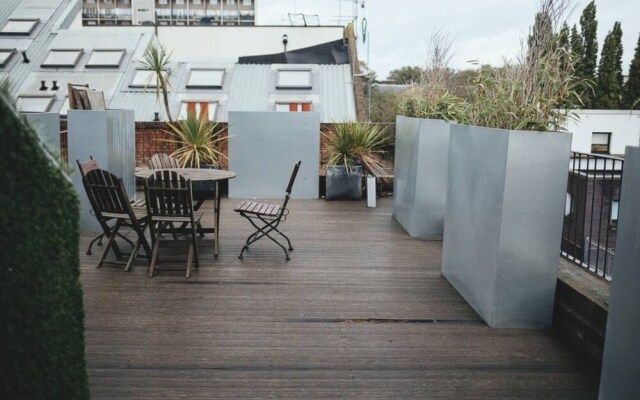 Spacious and Contemporary 3 Bedroom House