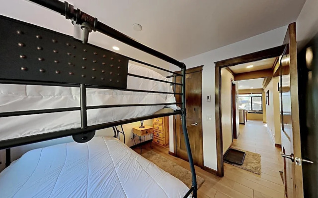 Nicely Remodeled 2 Bedrooms at 1849 Condos - Easy Access to Slopes!