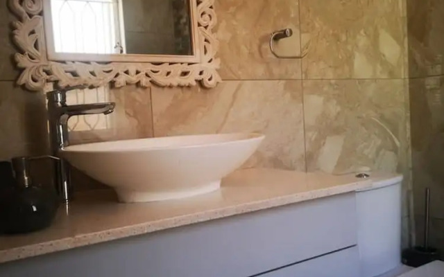 Luxurious Sea Point Apartment