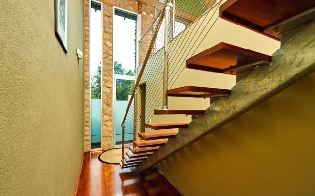 No.6 - Luxury Private Haven in the Heart of Bright