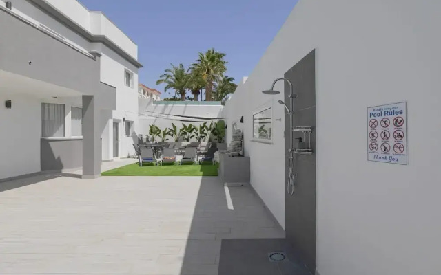 Stunning Apartment Within Villa Nr Los Cristianos