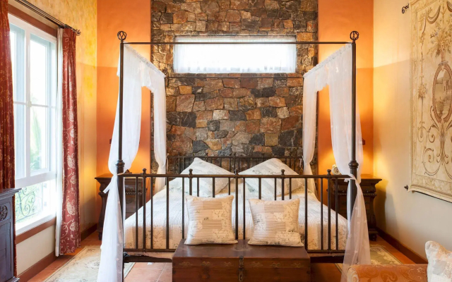 The Heritage House & Garden