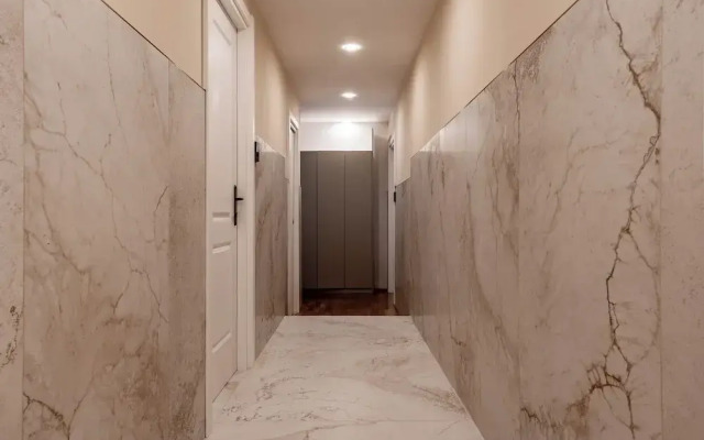 Decimo Meridio- At Spanish Steps-