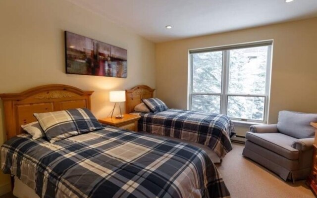 Ski In Ski Out condo with Access to Vail Mountain by RedAwning