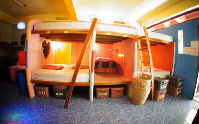 Dancing Elephant N 1 Party Hostel