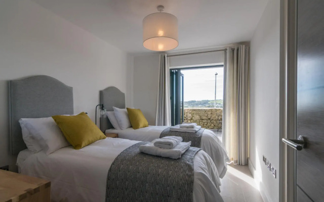 Apartment 3 Waterstone House - Sea Front Apartment Hot Tub