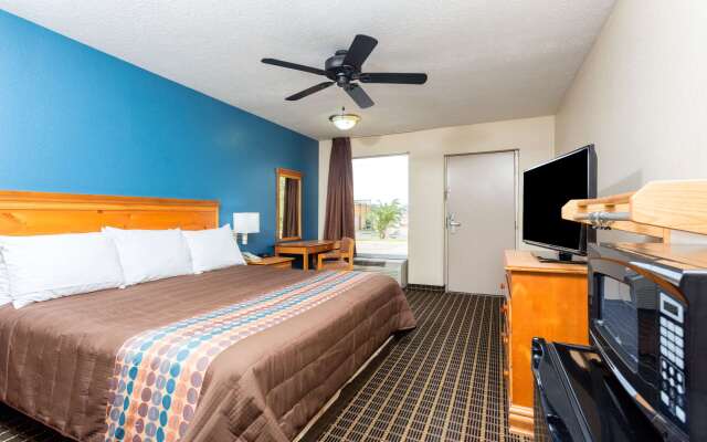 Days Inn by Wyndham Forest