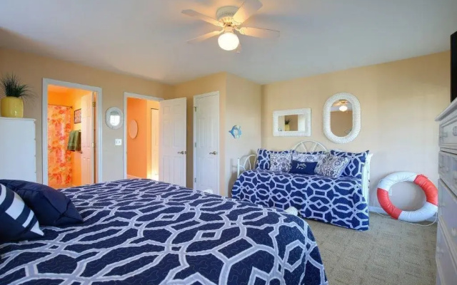 Stone's Throw - 5 Br Home