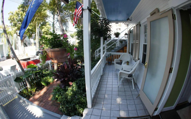 Seascape Tropical Inn - Adult Exclusive