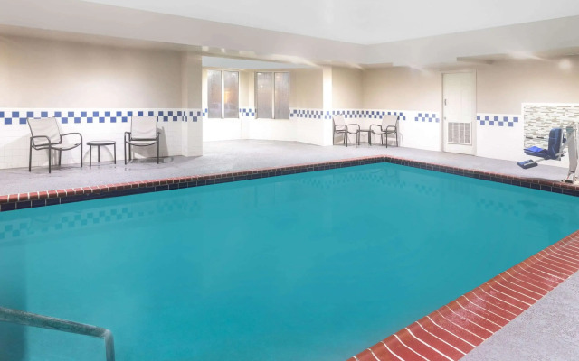 La Quinta Inn & Suites by Wyndham Hopkinsville