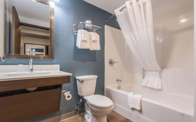 WoodSpring Suites Doral Miami Airport