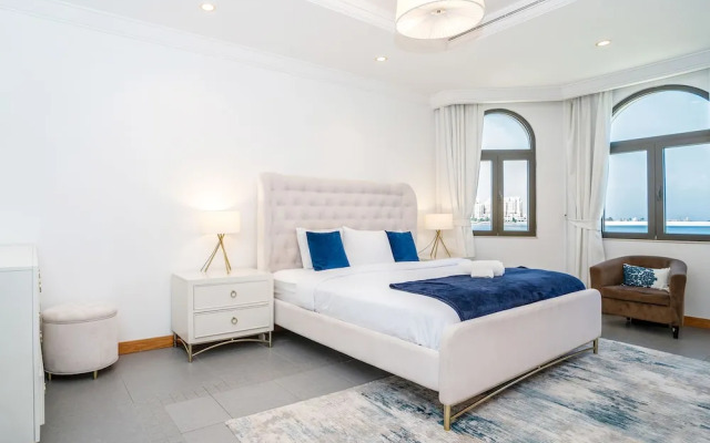 5BR Beach & pool villa in Palm