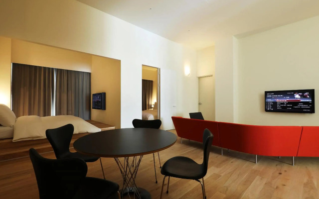 Hotel 498