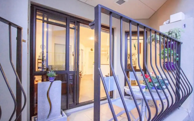Beautiful Apartment With Patio