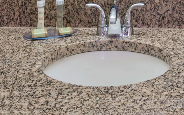 Red Roof Inn Savannah - Richmond Hill/ I-95