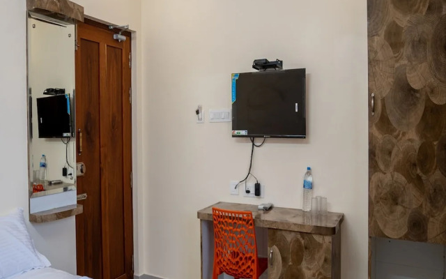 Le Suresh Residency