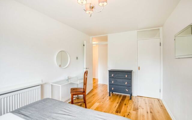 Homely 4 Bedroom House in Brixton