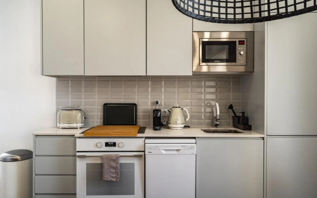 Akicity Ourique White