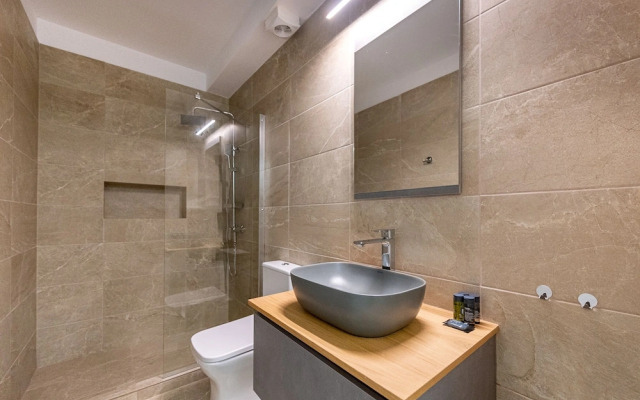 Phaedrus Living Downtown Flat Acropolis