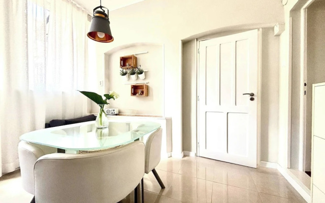 Cozy one Bedroom Apartment Pietra Storica